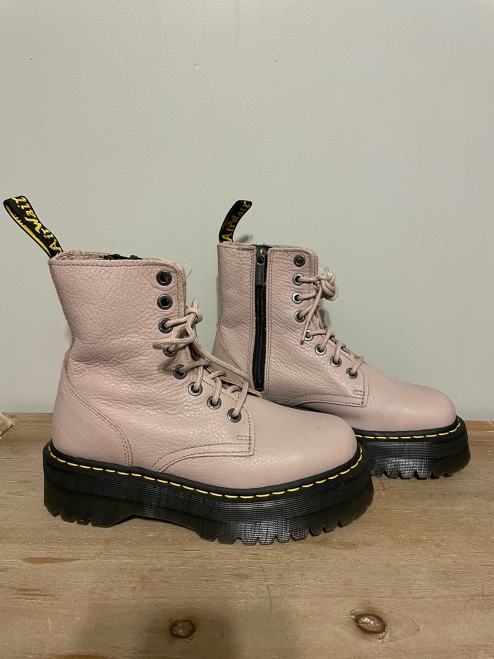 Dr. Martens Jadon III Boots In Vintage Taupe Pisa NWT no box